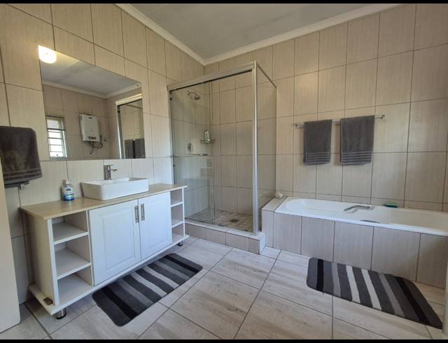 5 BEDROOM HOUSE FOR SALE IN VAN DER MERWES KROON